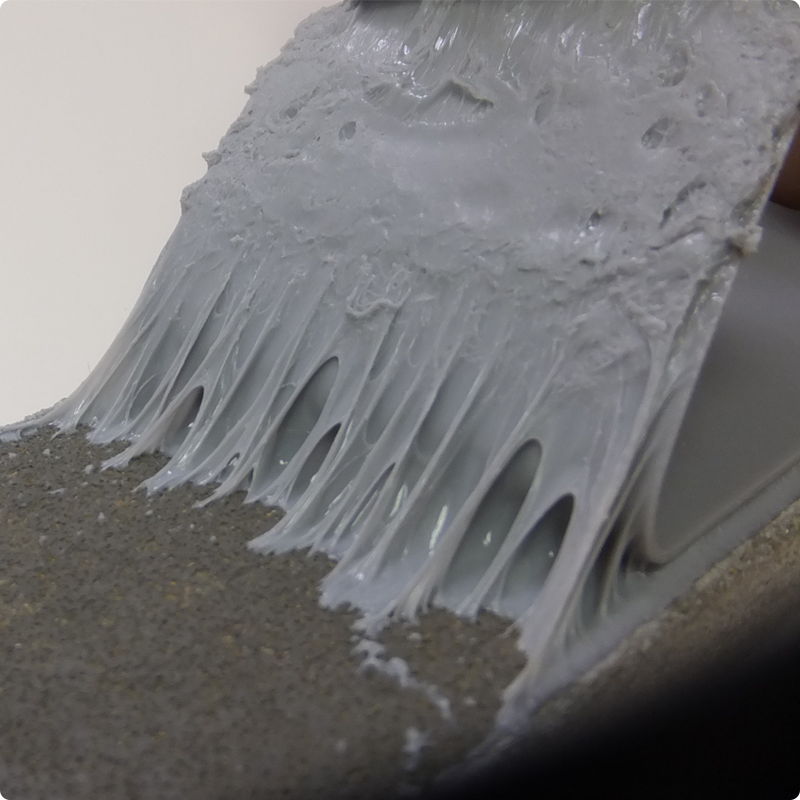 シリコーンシール材の塗布